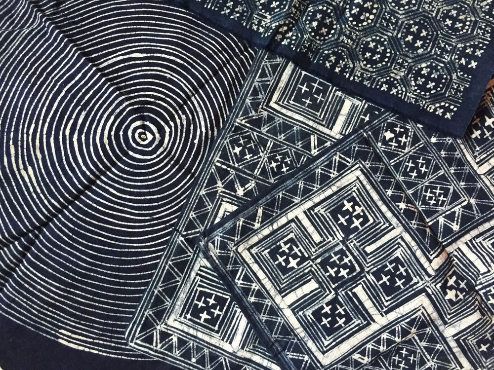 Motifs traditionnels sur un textile hmong.