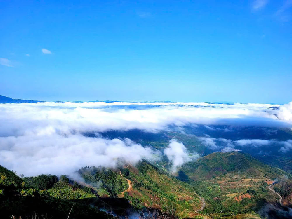Mer de nuages au-dessus des montagnes de Lai Châu.